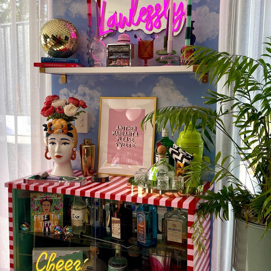 Another margarita please sweetie - Utter tutt